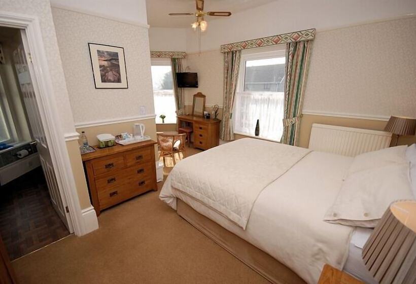 בית מלון כפרי Westbury Lodge