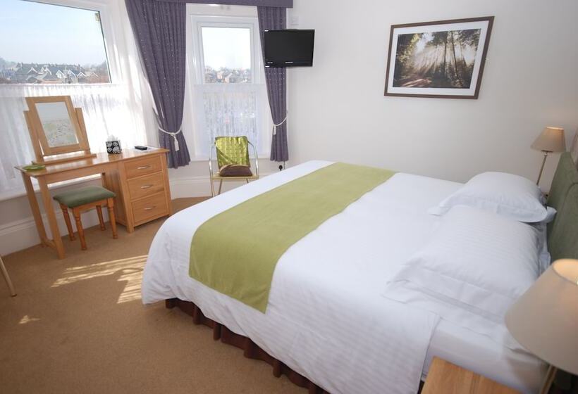 בית מלון כפרי Westbury Lodge