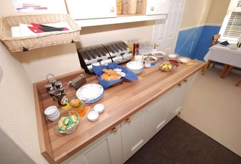 בית מלון כפרי Westbury Lodge