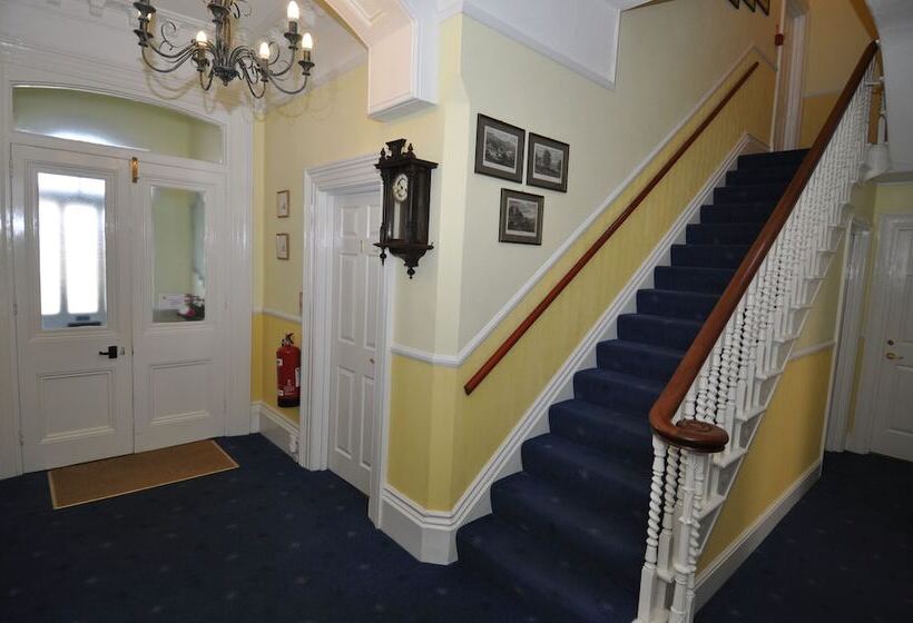 בית מלון כפרי Westbury Lodge