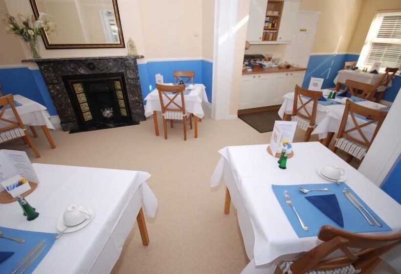 בית מלון כפרי Westbury Lodge