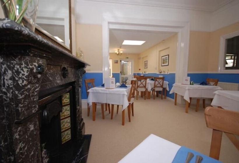 בית מלון כפרי Westbury Lodge