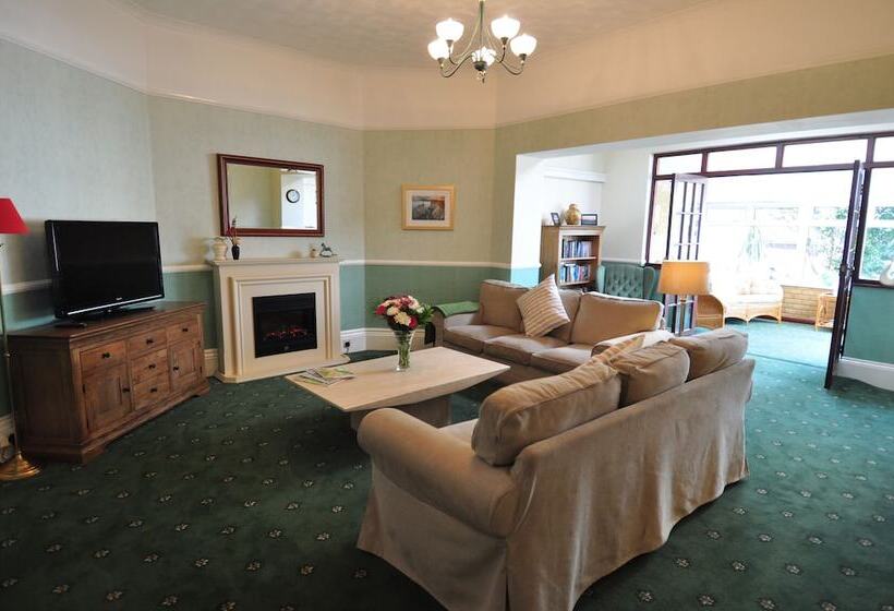 בית מלון כפרי Westbury Lodge