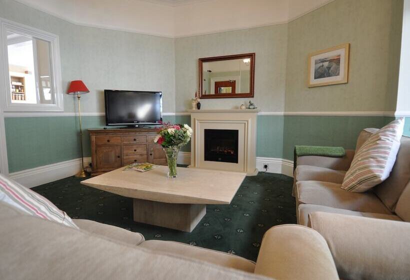 בית מלון כפרי Westbury Lodge