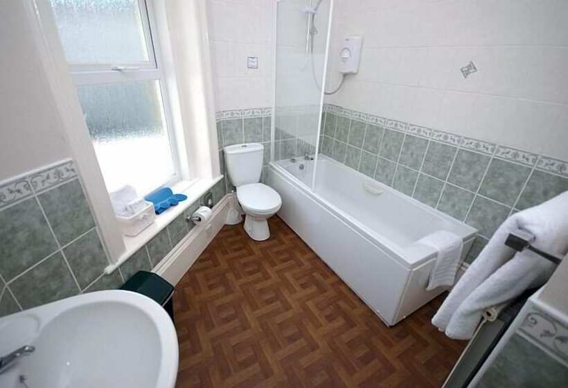 בית מלון כפרי Westbury Lodge