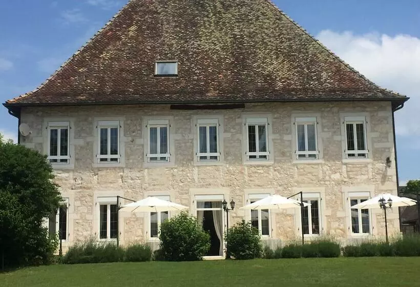 Aamiaismajoitus (B&B) Domaine Du Manoir