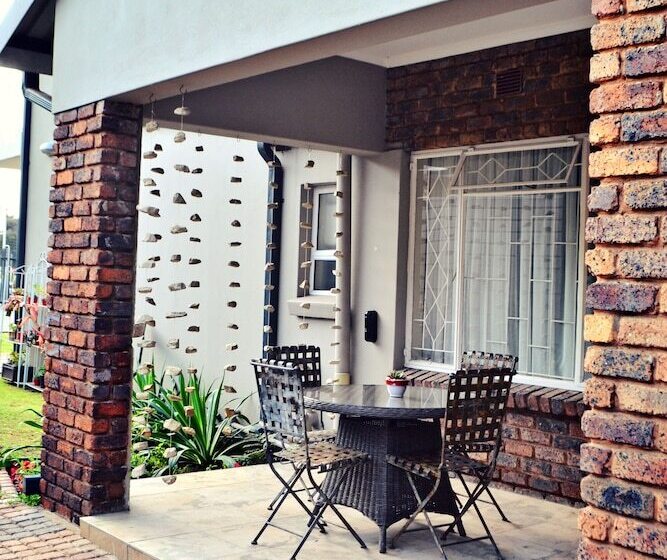 Hotel Bokmakierie Gastehuis Emalahleni Pty Ltd