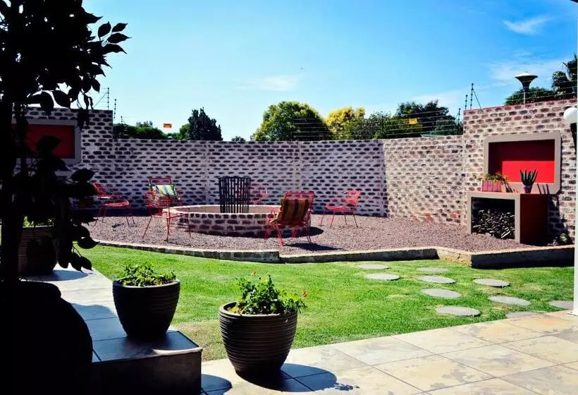 Hotelli Bokmakierie Gastehuis Emalahleni Pty Ltd