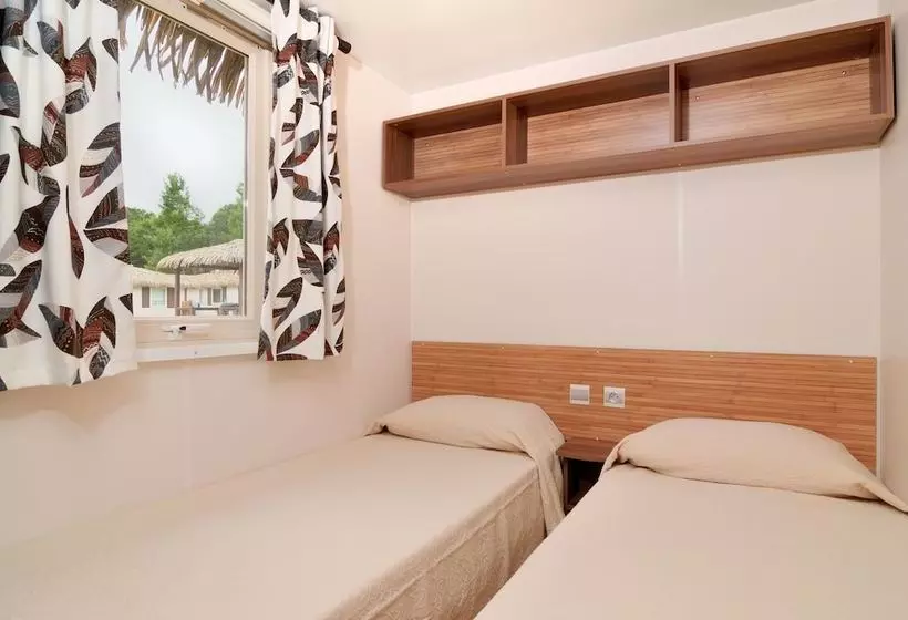 Hotelli Camping La Yole