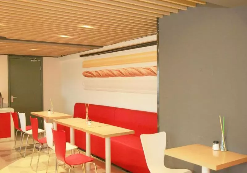 ホテル Ibis Chengdu West Jingcui Road