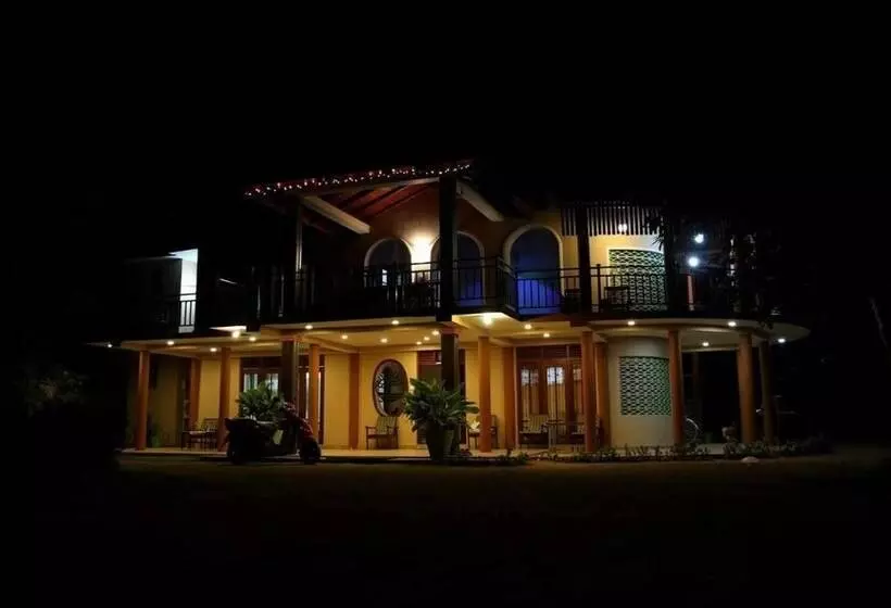 Hotelli Leopard City Hostel