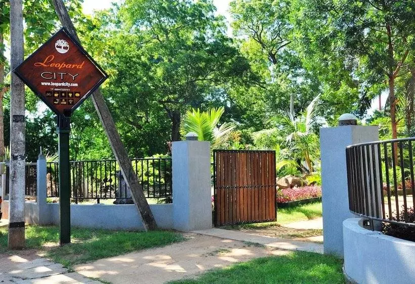 Hotelli Leopard City Hostel