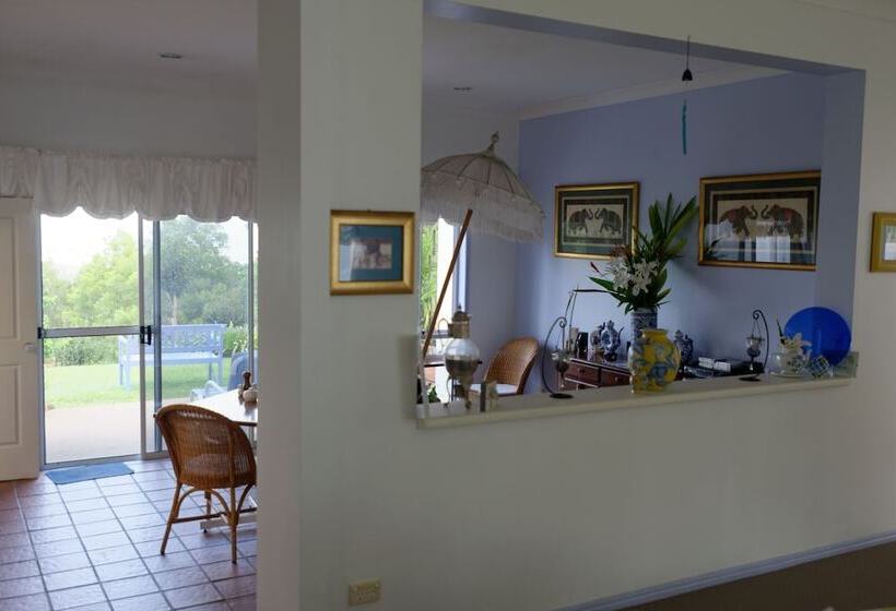 ホテル Ninderry Manor Luxury Retreat