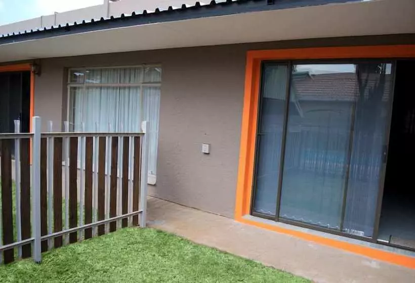 Hotelli Pebble Fountain Guesthouse