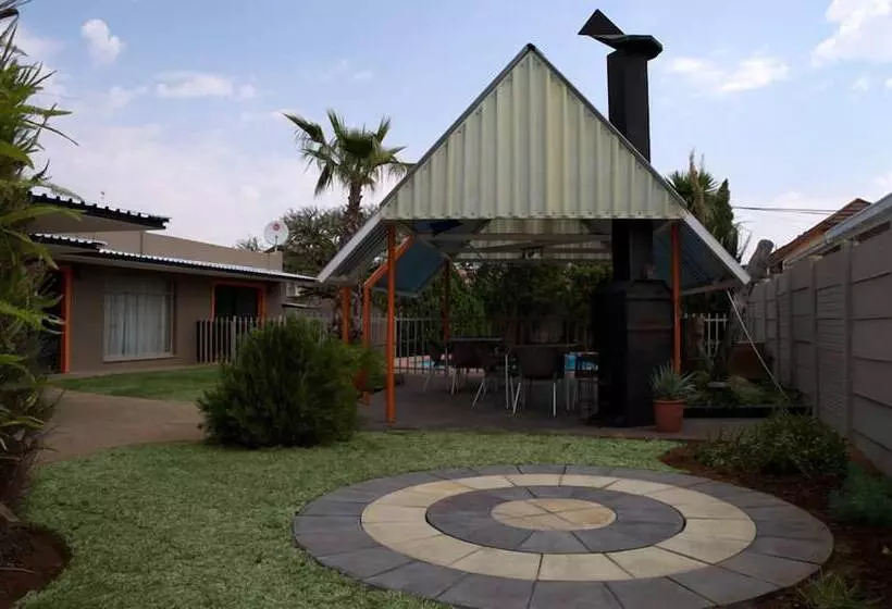 Hotelli Pebble Fountain Guesthouse