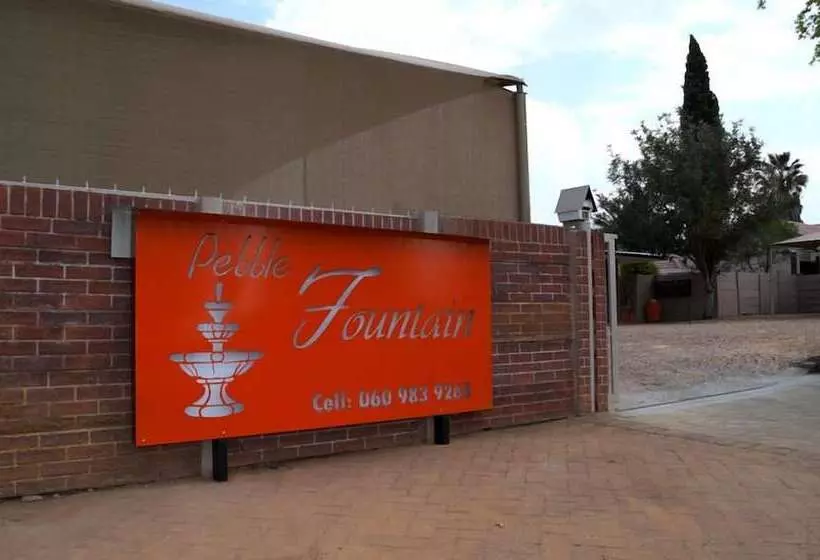 Hotelli Pebble Fountain Guesthouse