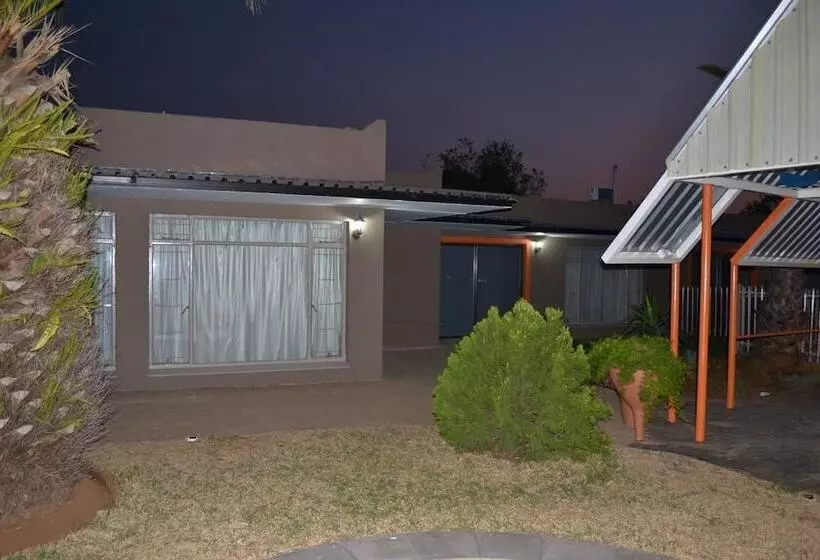 Hotelli Pebble Fountain Guesthouse