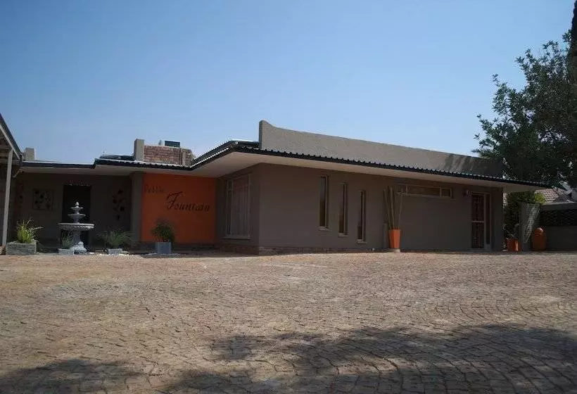 Hotelli Pebble Fountain Guesthouse