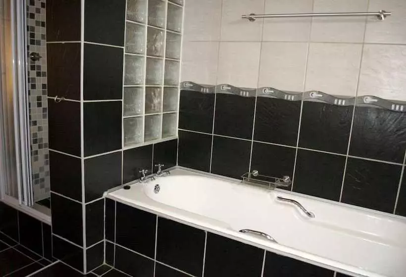 Hotelli Pebble Fountain Guesthouse