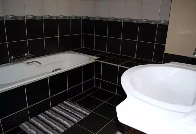 Hotelli Pebble Fountain Guesthouse