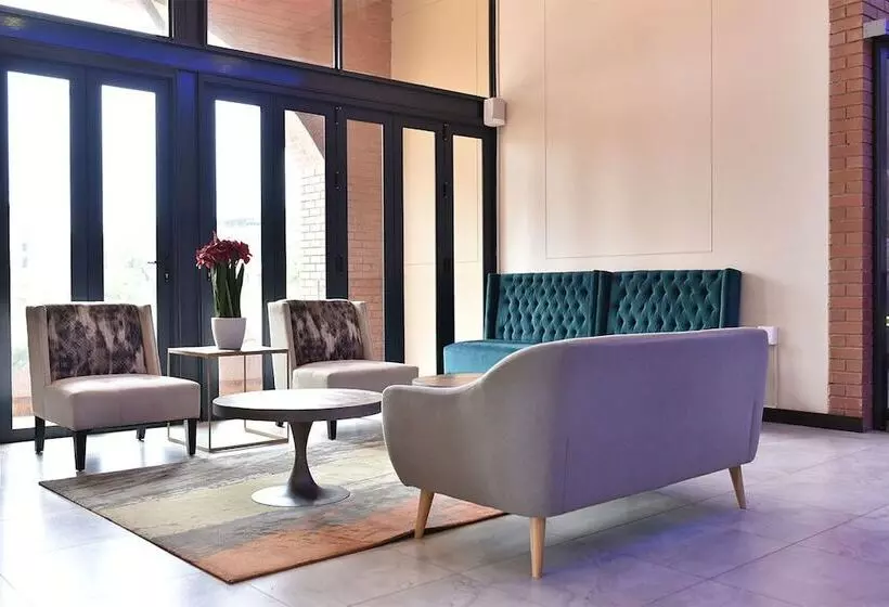 ホテル Regal Inn Umhlanga Gateway