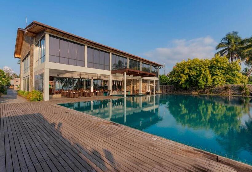 Отель Regenta Arie Lagoon Negombo