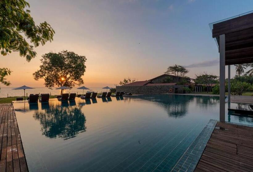 Отель Regenta Arie Lagoon Negombo