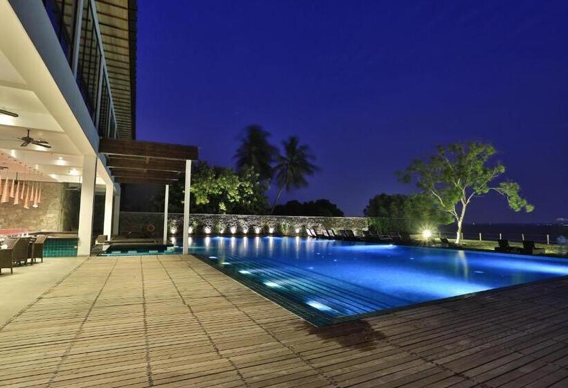 Отель Regenta Arie Lagoon Negombo