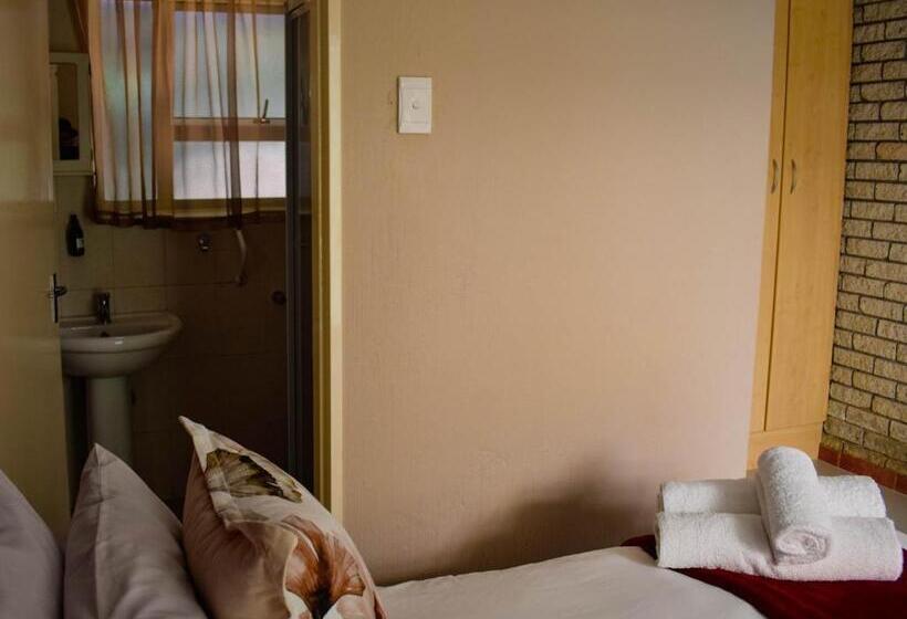 Отель Serene Guest Manor