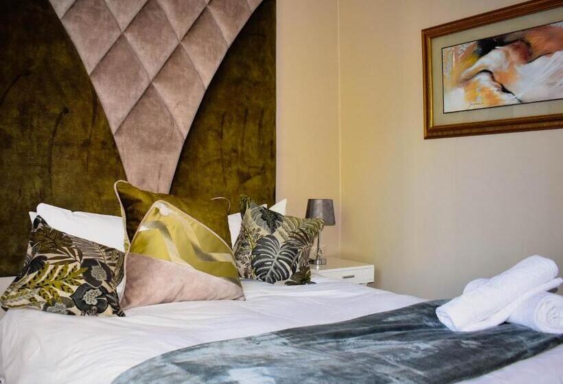 Отель Serene Guest Manor