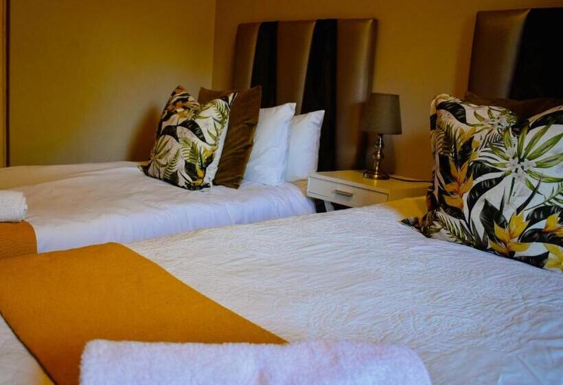 Отель Serene Guest Manor