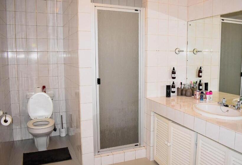 Отель Serene Guest Manor