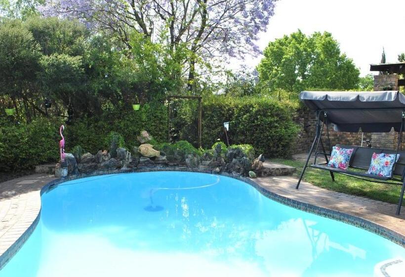 Отель Serene Guest Manor