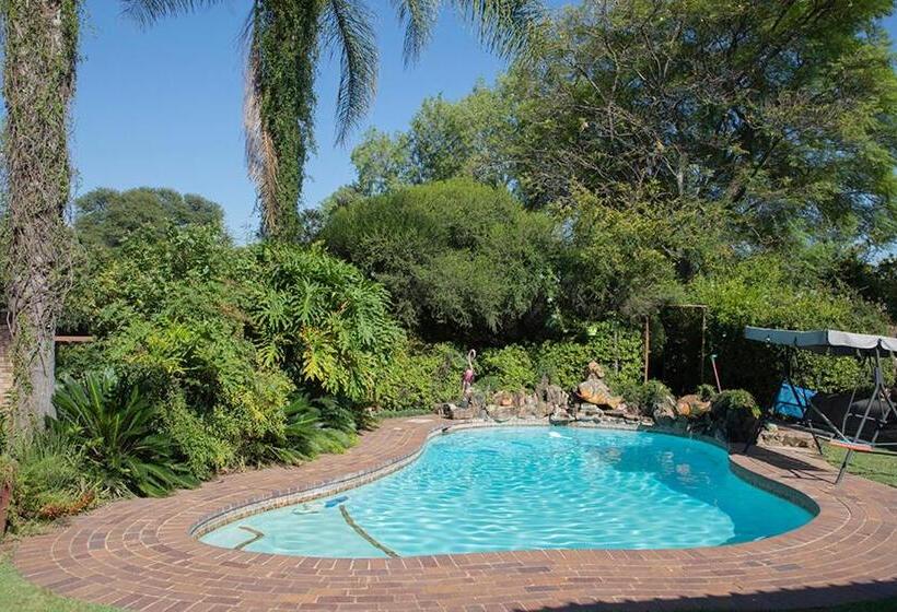 Отель Serene Guest Manor