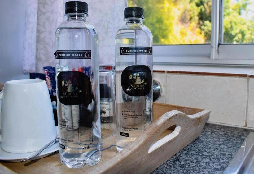 Отель Serene Guest Manor