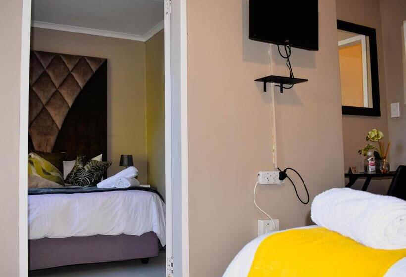 Отель Serene Guest Manor