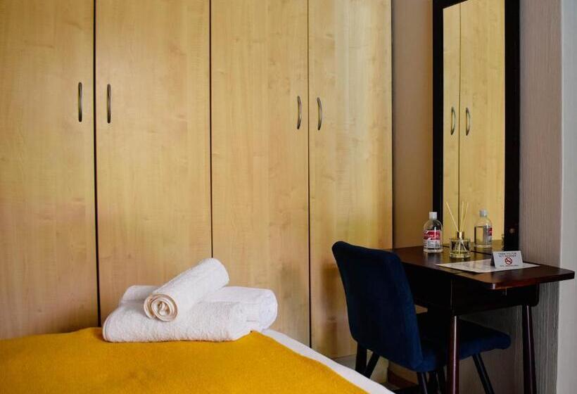 Отель Serene Guest Manor