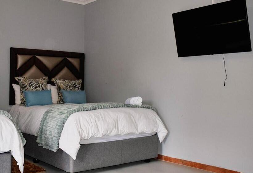 Отель Serene Guest Manor