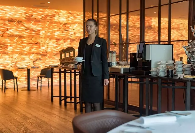 Crystal House Suite Hotel & Spa