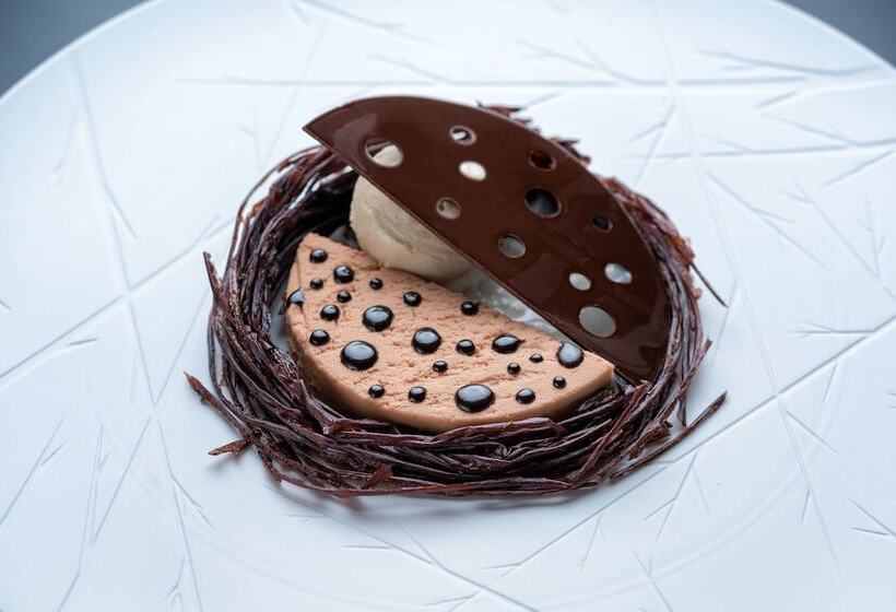 Crystal House Suite Hotel & Spa