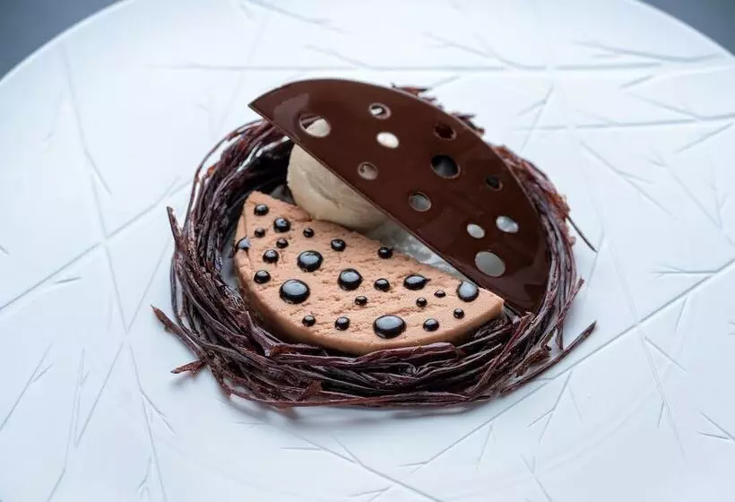 Crystal House Suite Hotel & Spa