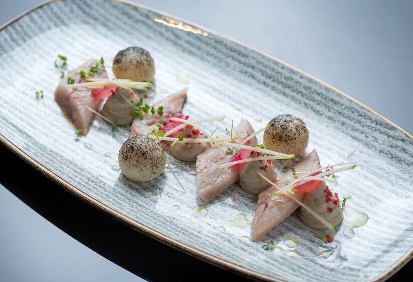 Crystal House Suite Hotel & Spa