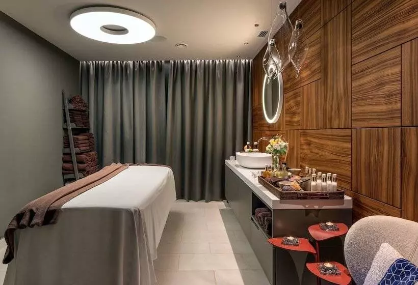 Crystal House Suite Hotel & Spa