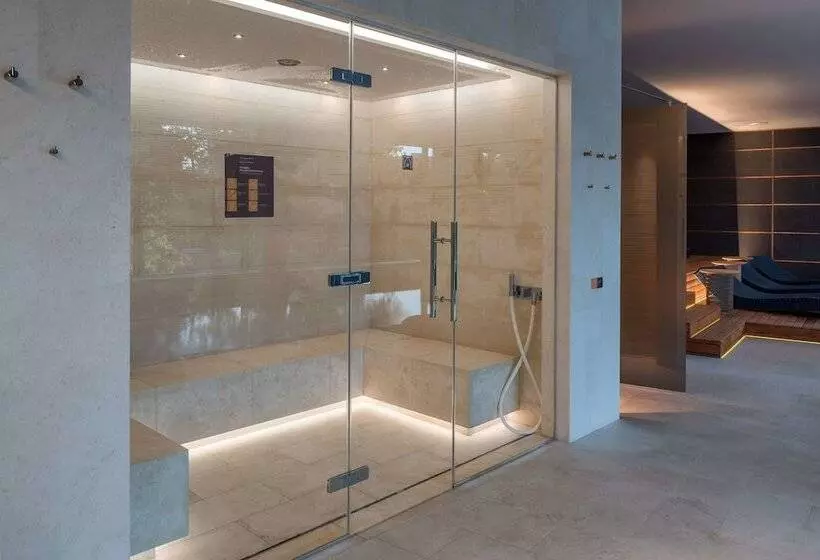 Crystal House Suite Hotel & Spa