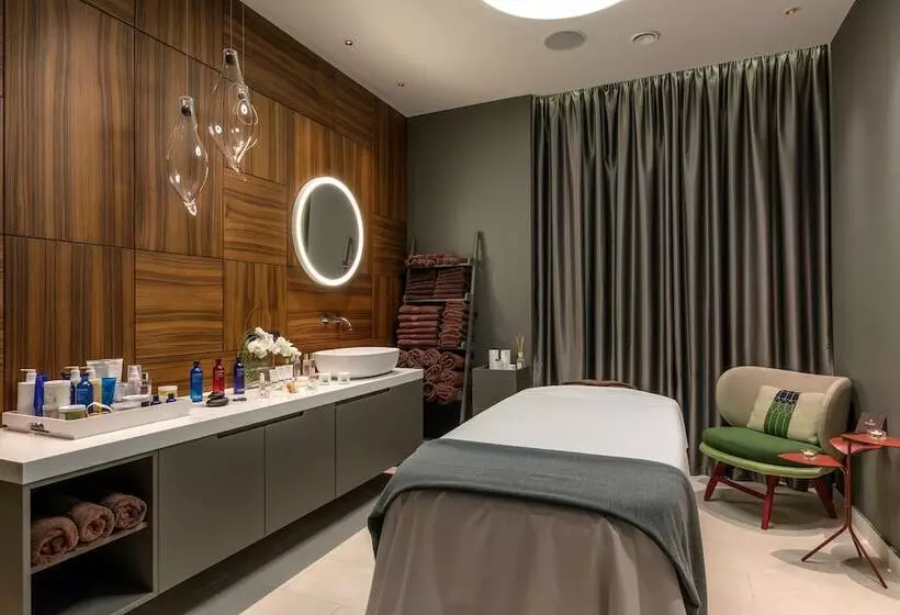 Crystal House Suite Hotel & Spa