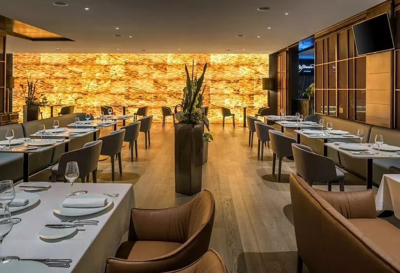 Crystal House Suite Hotel & Spa