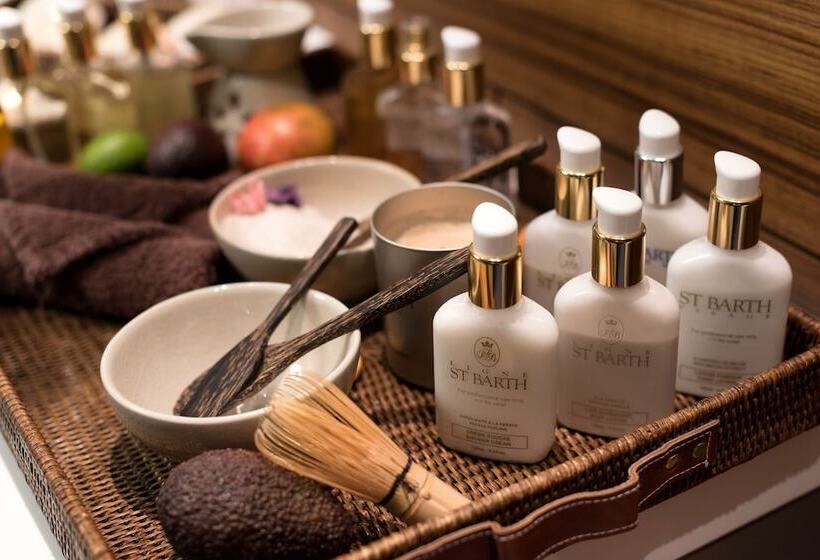 Crystal House Suite Hotel & Spa