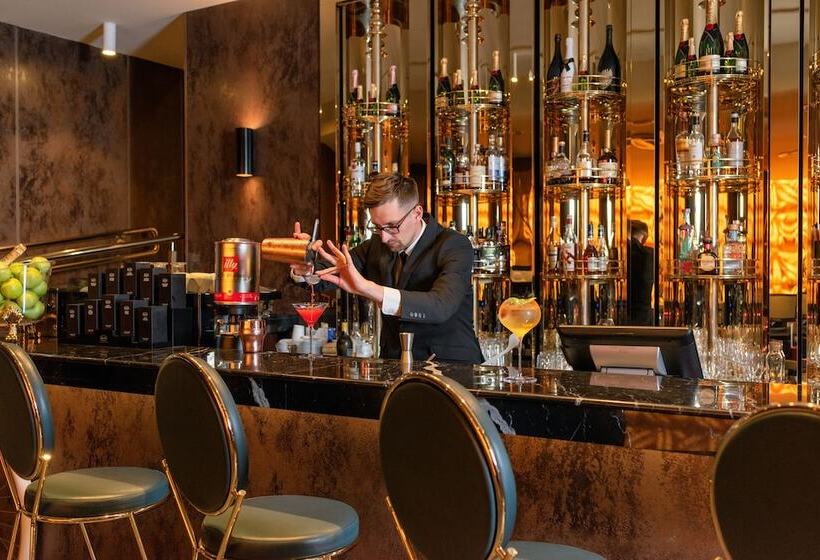 Crystal House Suite Hotel & Spa