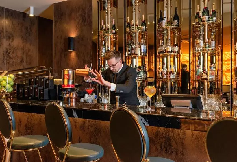 Crystal House Suite Hotel & Spa