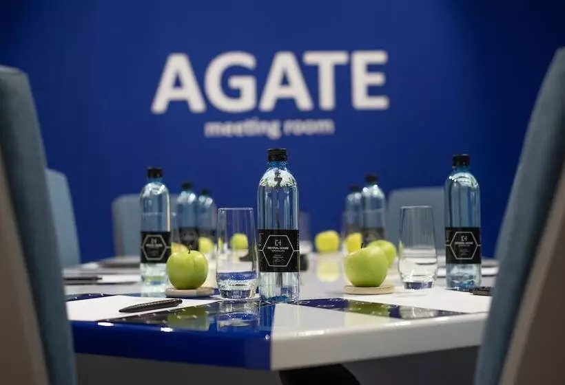 Crystal House Suite Hotel & Spa